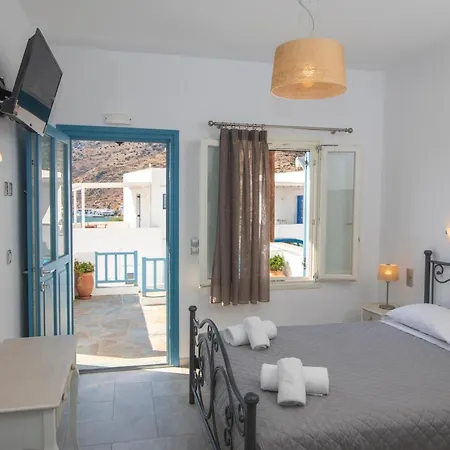 Отель Kamarado *